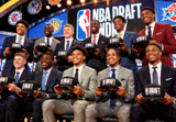 NBA选秀大会现场新秀合影照片